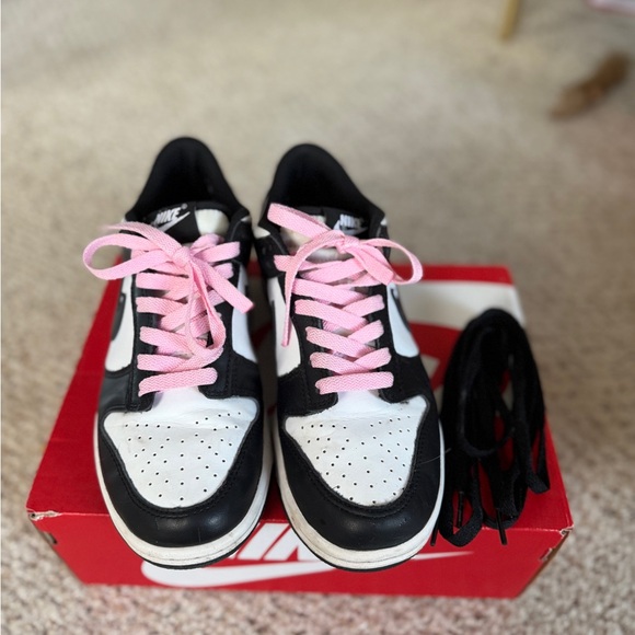 Nike youth/women’s “panda” dunks - Picture 1 of 5